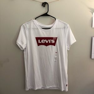 levi’s t-shirt